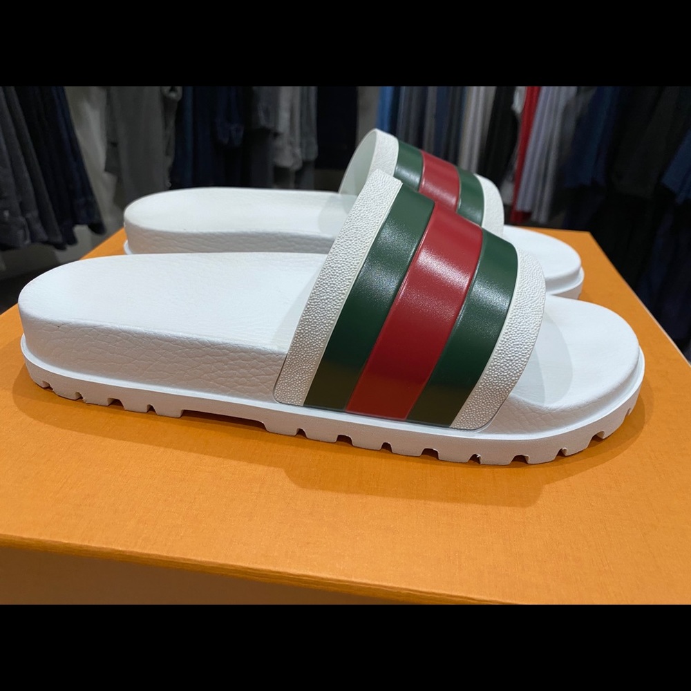 Nearly new Gucci slides-worn once